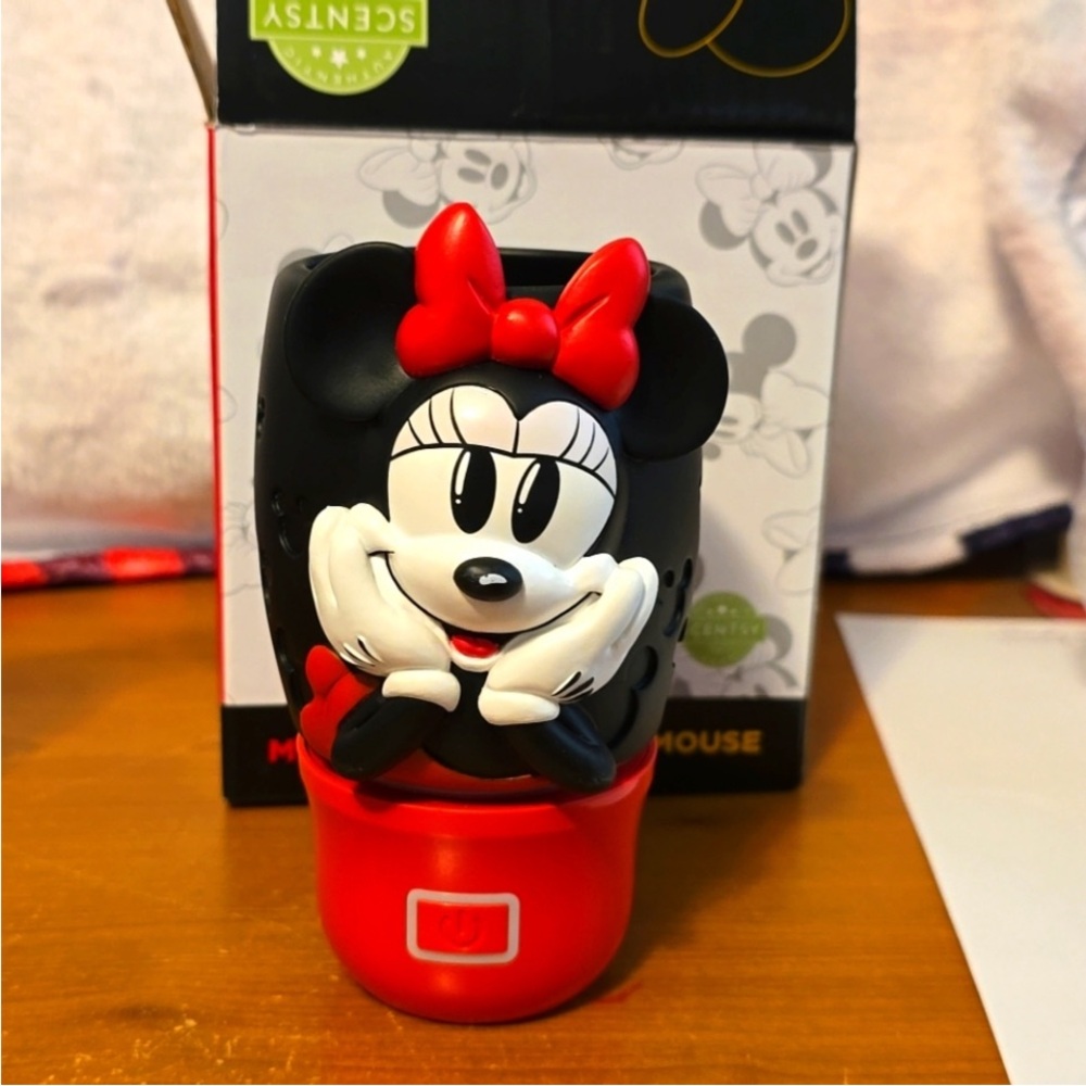 Disney Minnie Mouse Wall Fan Diffuser FREE twinpod scent included with purchase.